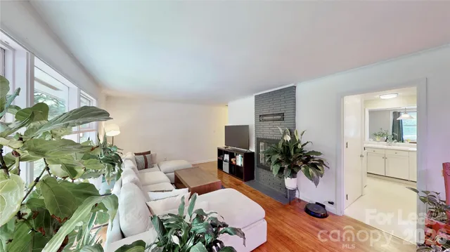 $2,350 | 1136 East Woodlawn Road, Charlotte, NC 28209