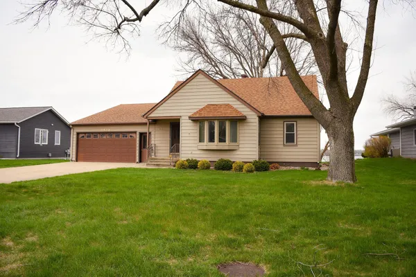 $450,000 | 1532 South Shore Drive, Worthington, MN 56187