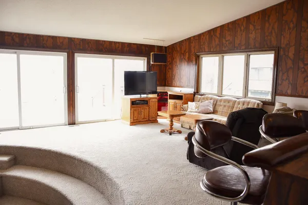 $450,000 | 1532 South Shore Drive, Worthington, MN 56187