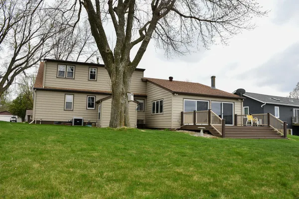 $450,000 | 1532 South Shore Drive, Worthington, MN 56187