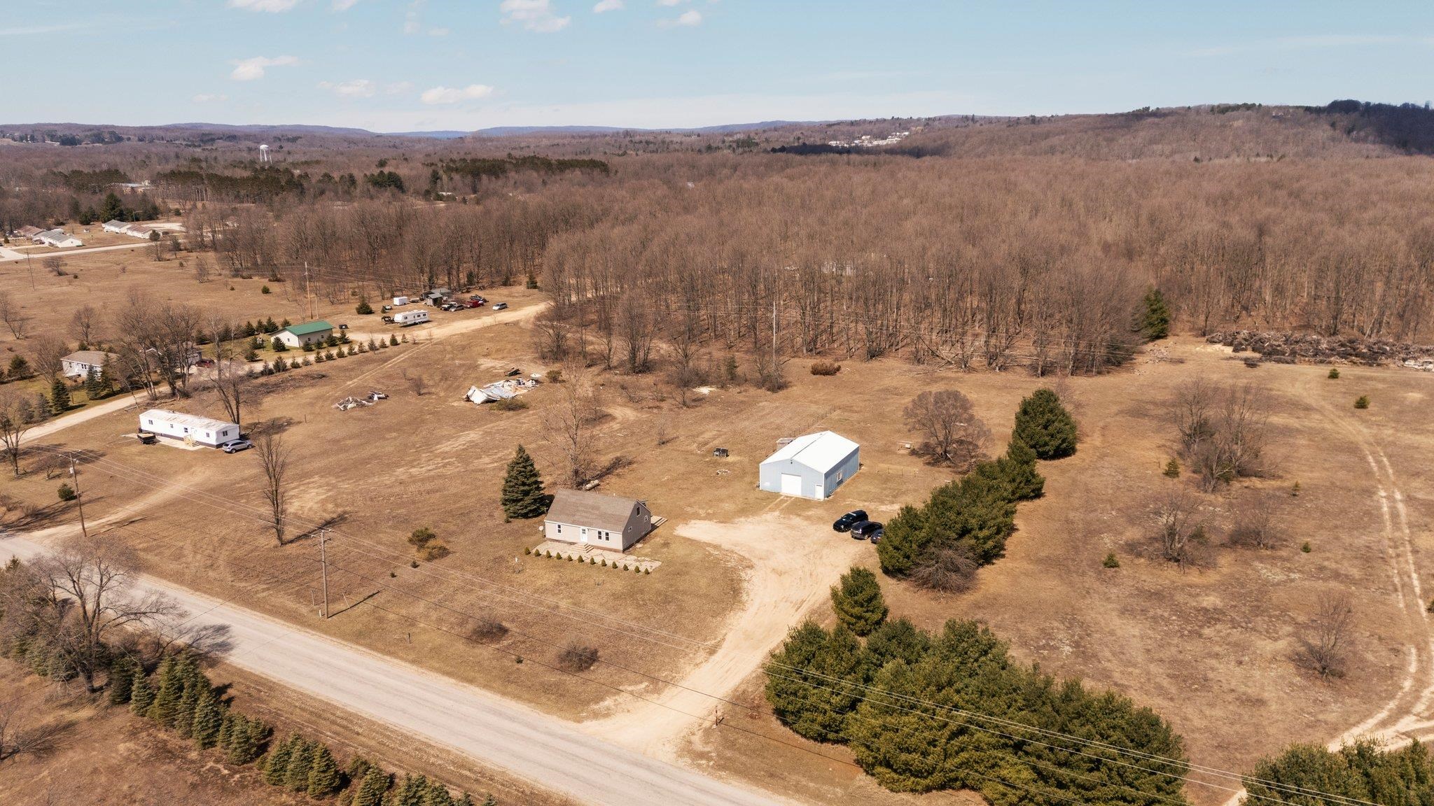 7602 Hoadley Road Benzonia, MI 49616 - Photo 40 of 43