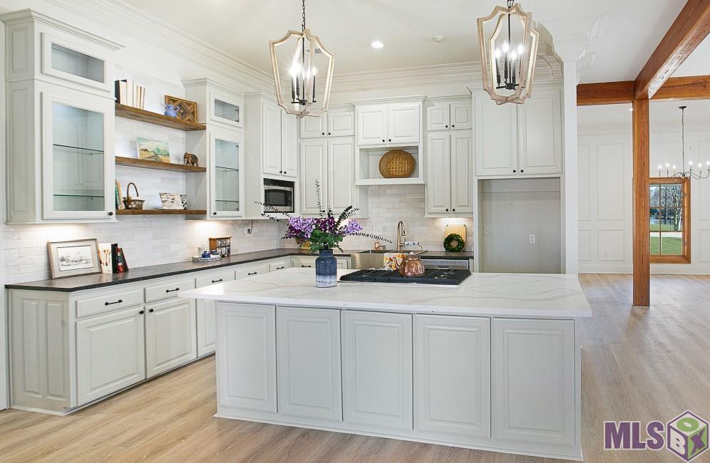 9224 Rose Place Baton Rouge, LA 70809 - Photo 2 of 30 Kitchen