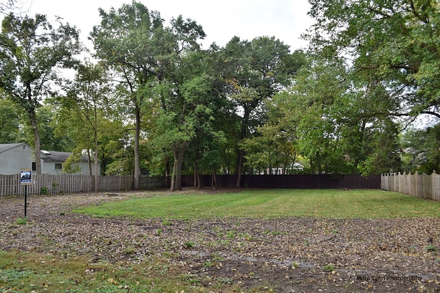 617 Peck Road Geneva, IL 60134 - Photo 2 of 9