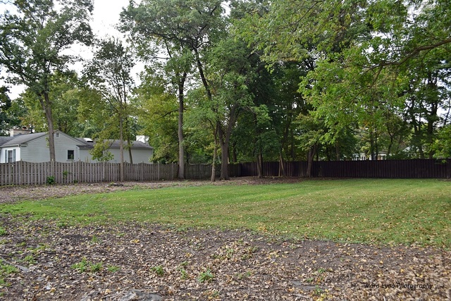 617 Peck Road Geneva, IL 60134 - Photo 3 of 9