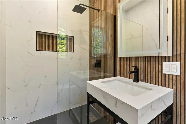 $2,200,000 | 18 South Eagle Ridge, Diamond Point, NY 12824