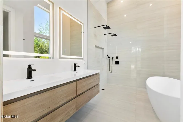 $2,200,000 | 18 South Eagle Ridge, Diamond Point, NY 12824