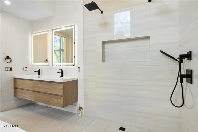 $2,200,000 | 18 South Eagle Ridge, Diamond Point, NY 12824