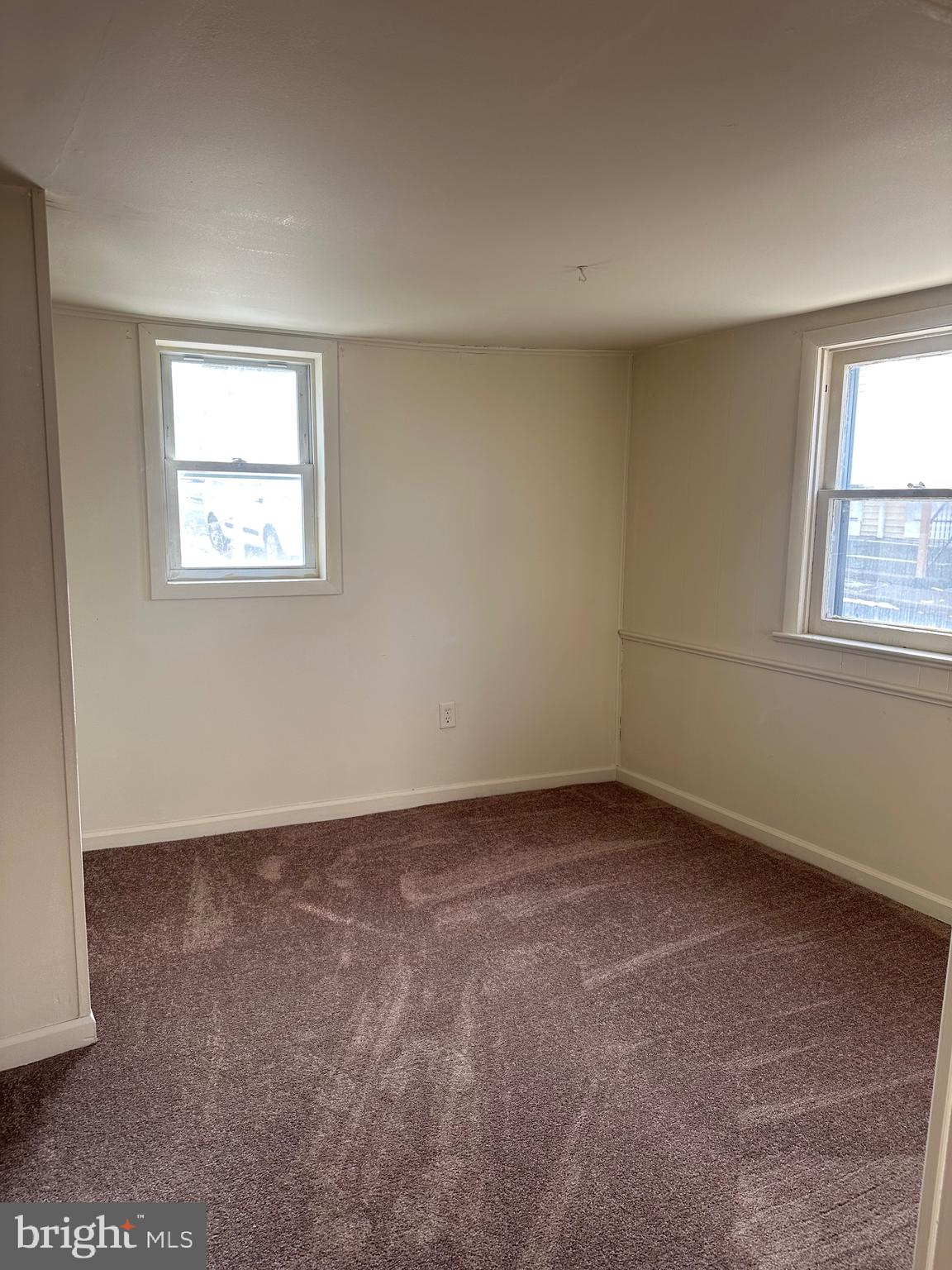 615 5th Street, Unit 1 Lancaster, PA 17603 - Photo 3 of 5 an empty room with a window