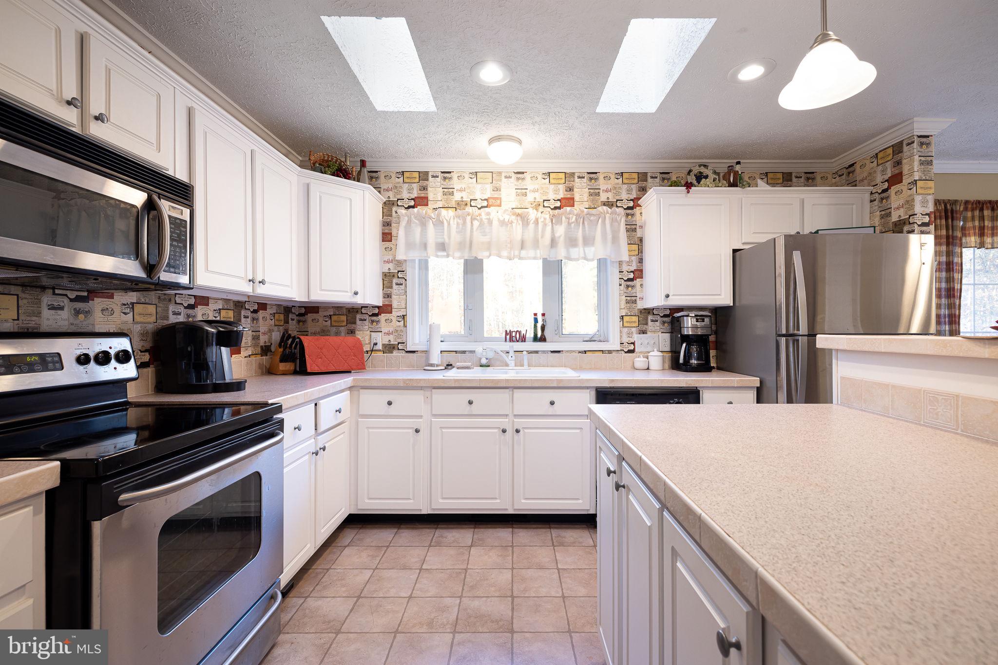 Plenty of cabinets