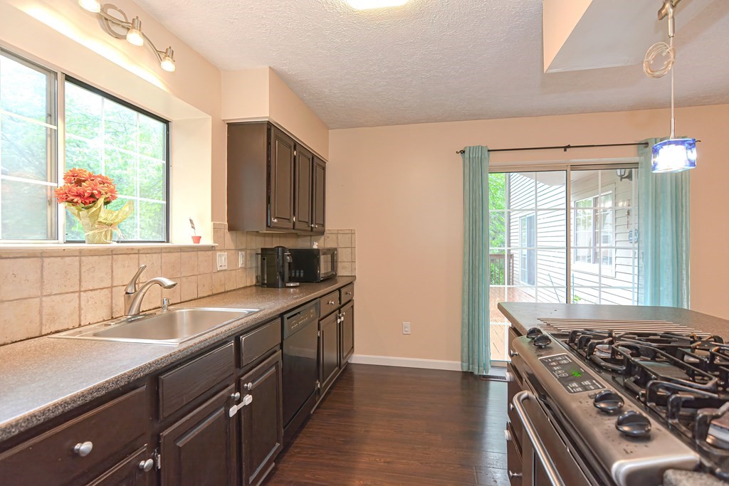 49 East Bluff Road, Unit 49 Ashland, MA 01721 - Photo 3 of 22 Gallery Image 3