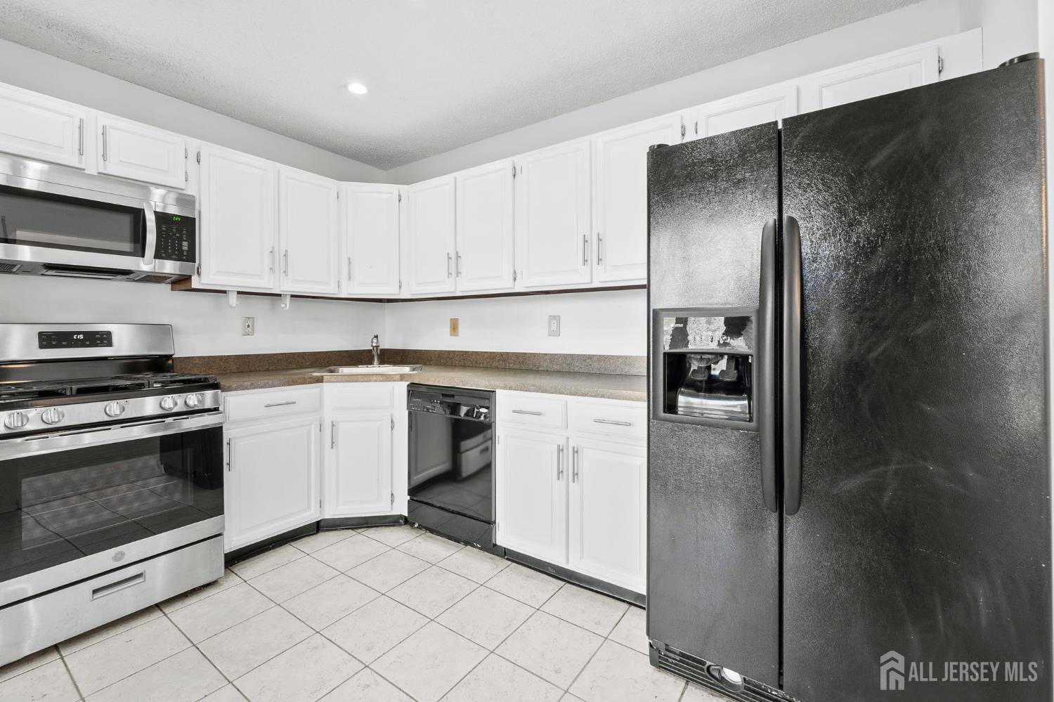 84 Goodwin Drive North Brunswick, NJ 08902 - Photo 15 of 41