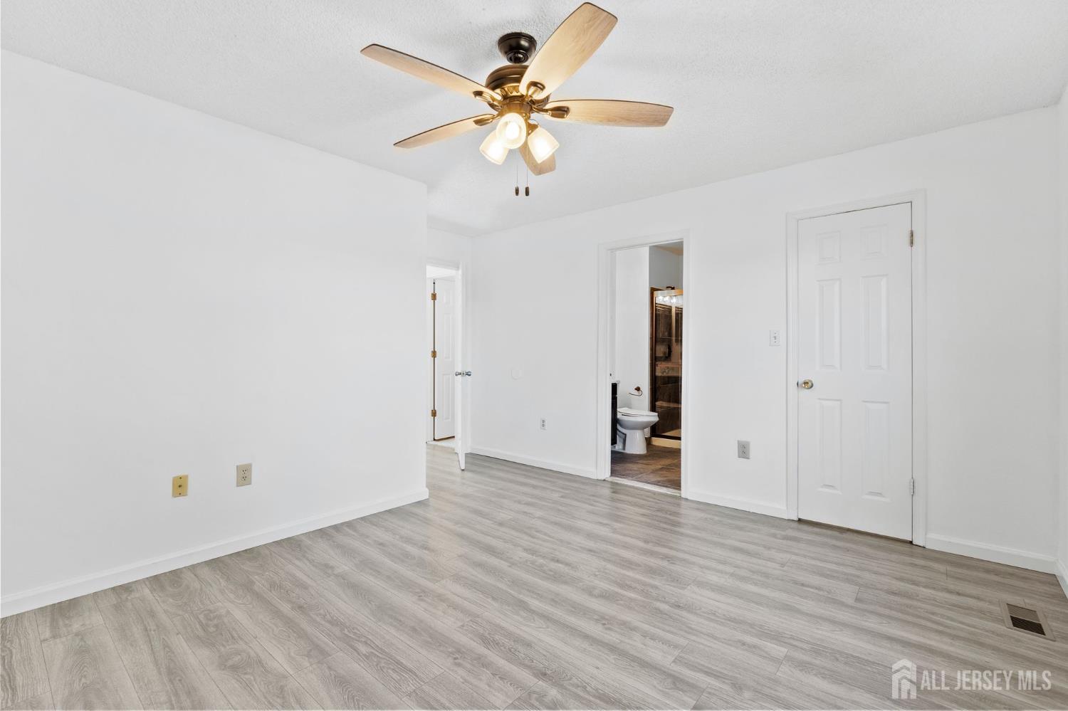 84 Goodwin Drive North Brunswick, NJ 08902 - Photo 29 of 41