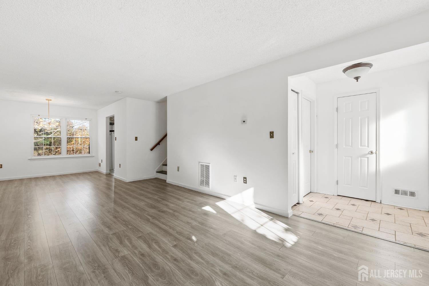 84 Goodwin Drive North Brunswick, NJ 08902 - Photo 5 of 41