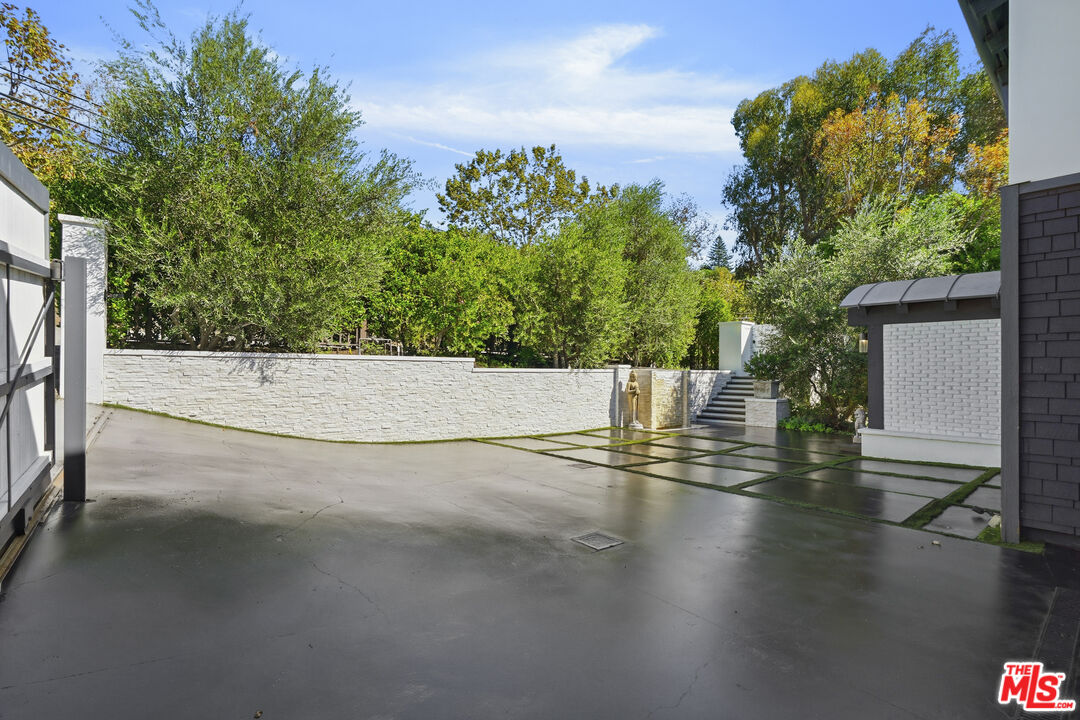 3631 Serra Road Malibu, CA 90265 - Photo 74 of 75