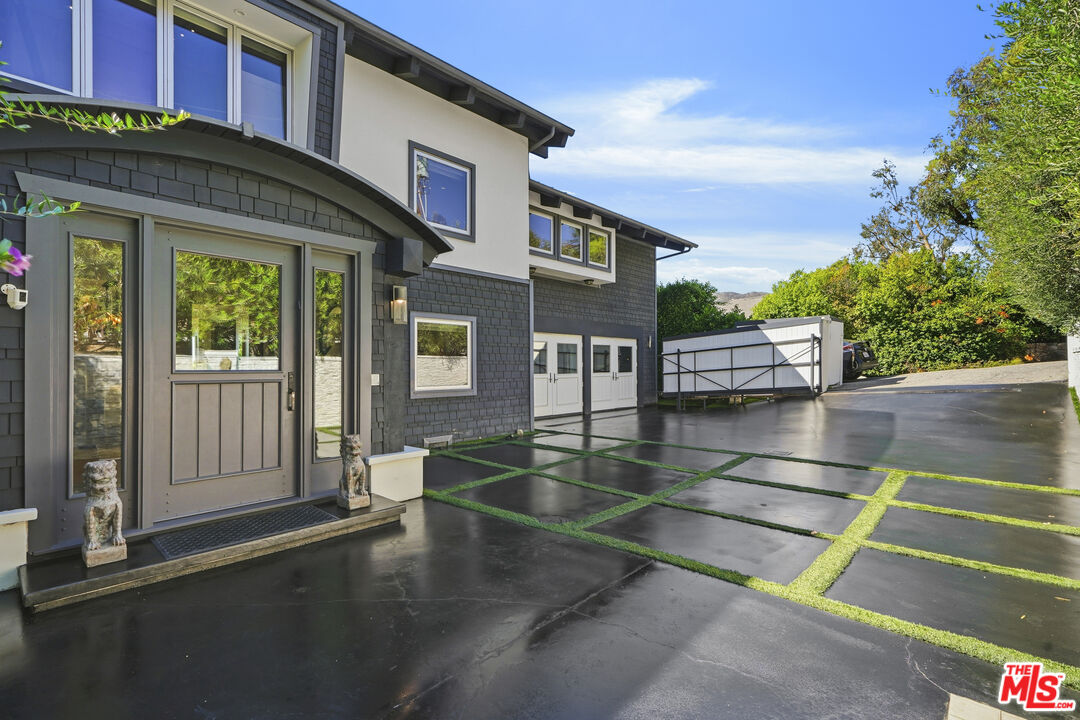 3631 Serra Road Malibu, CA 90265 - Photo 8 of 74 a view of an entrance of the building