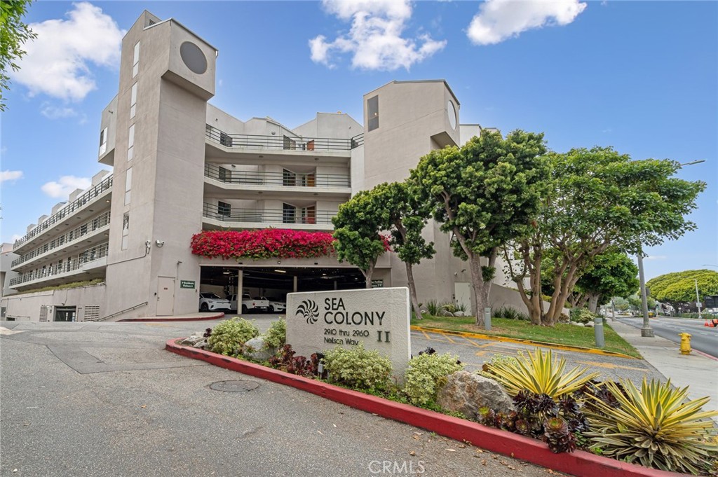 2910 Neilson Way, Unit 503 Santa Monica, CA 90405 - Photo 26 of 27 a front view of a house with a yard and fountain