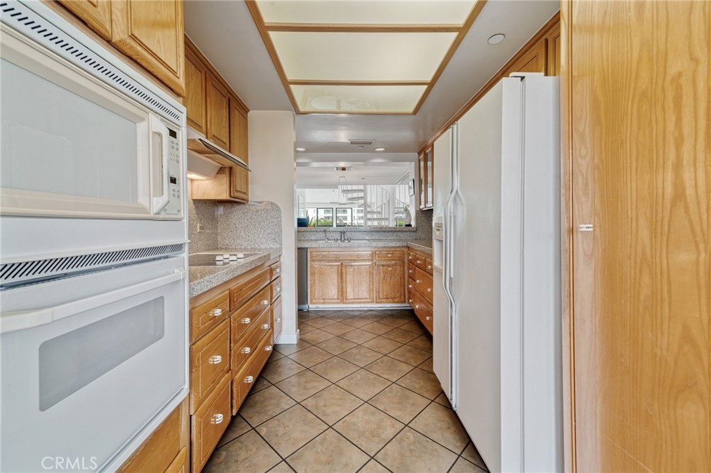 2910 Neilson Way, Unit 503 Santa Monica, CA 90405 - Photo 10 of 27 a kitchen with stainless steel appliances a refrigerator and a stove