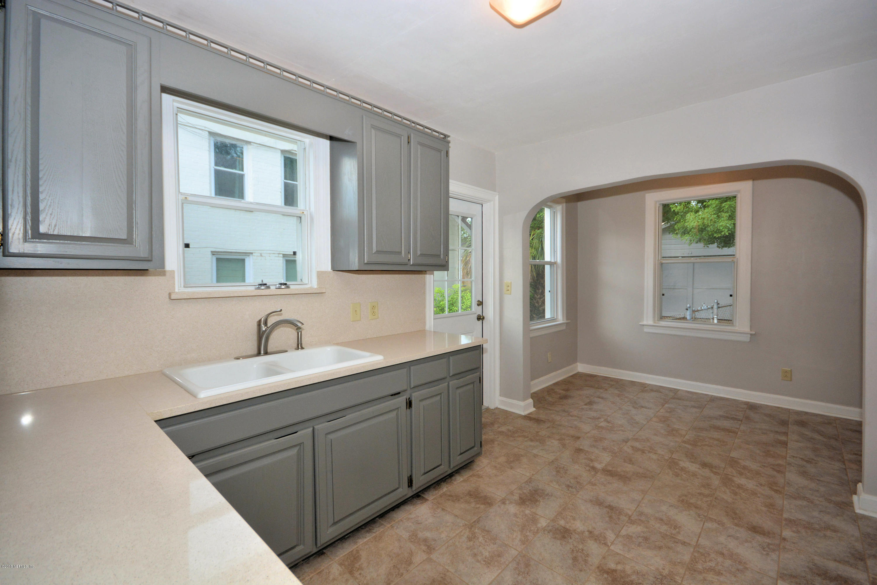 904 Old Hickory Road Jacksonville, FL 32207 - Photo 4 of 24 a spacious bathroom with a double vanity sink a and mirror