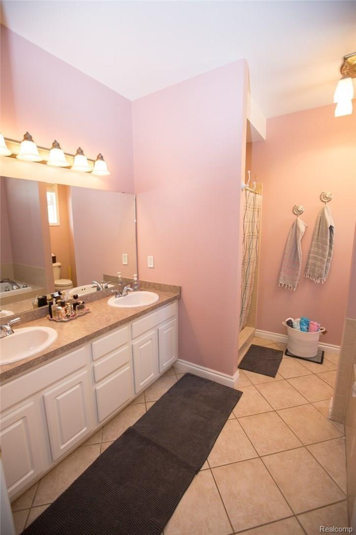 1812 Gilmore Street Howell, MI 48855 - Photo 25 of 39 Master Bath 1.jpg