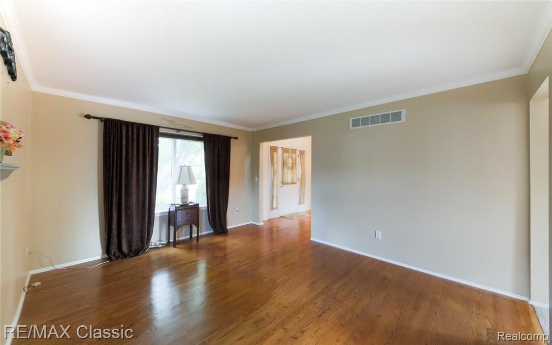 2283 Cranbrook Road Canton, MI 48188 - Photo 9 of 36 7.jpg