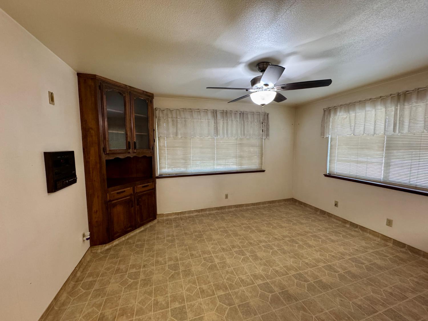 17617 West Belmont Avenue Kerman, CA 93630 - Photo 7 of 25 a view of an empty room with a window