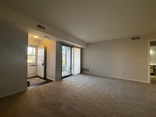 $189,900 | 753 Clubhouse Drive, Ypsilanti, MI 48197