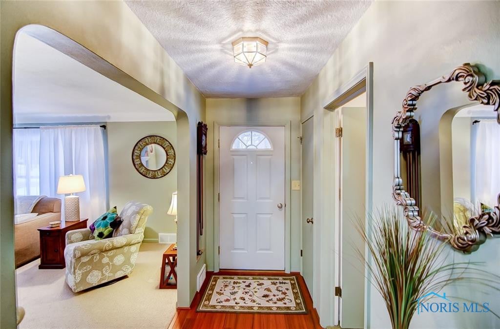 1423 Cass Road Maumee, OH 43537 - Photo 4 of 35 Lovely foyer