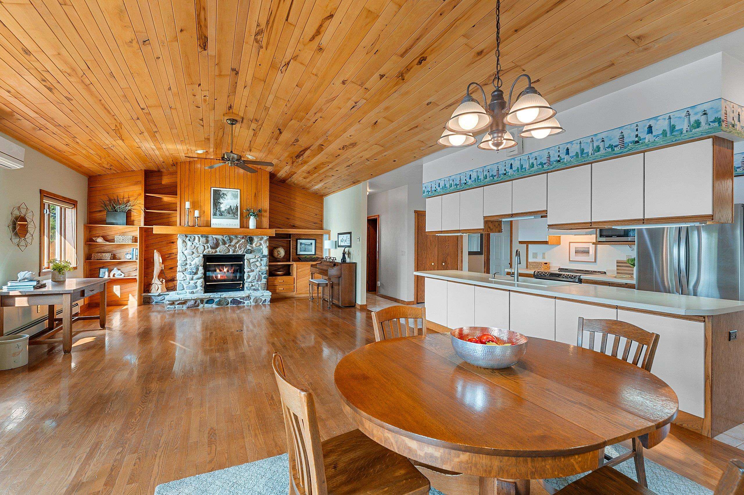 5153 Edgewater Beach Road Green Bay, WI 54311 - Photo 14 of 48