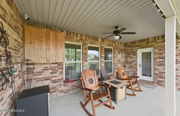 $332,000 | 310 Cascade Water Lane, Broussard, LA 70518