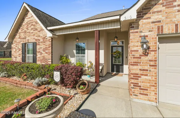 $332,000 | 310 Cascade Water Lane, Broussard, LA 70518