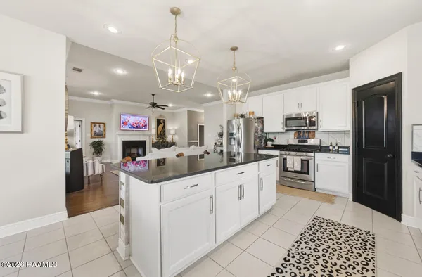 $332,000 | 310 Cascade Water Lane, Broussard, LA 70518