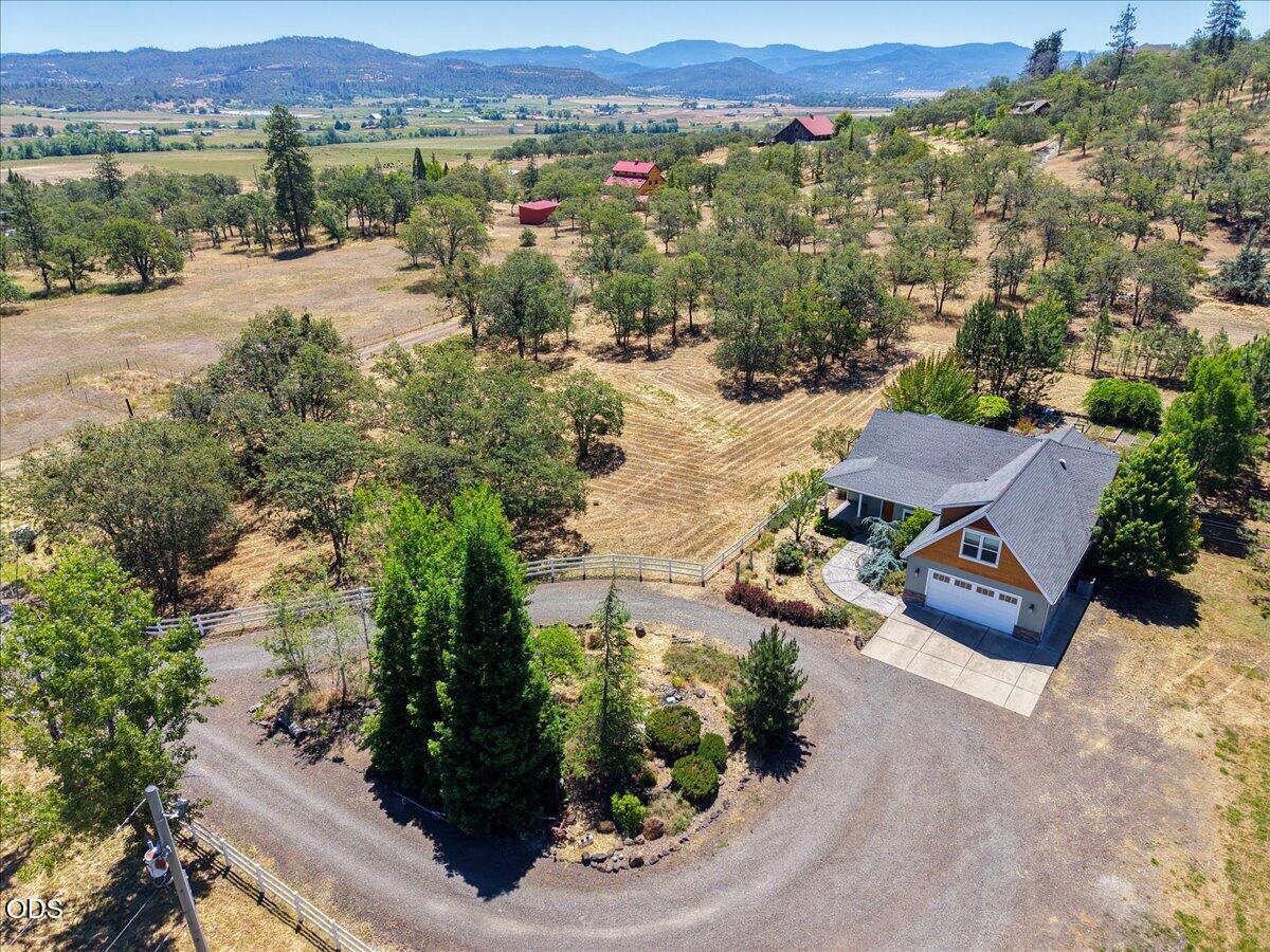 1712 Stevens Road Eagle Point, OR 97524 - Photo 6 of 63