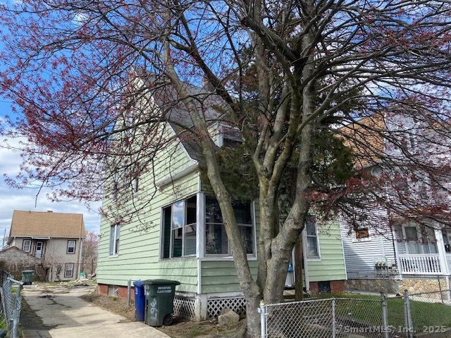 221 Bunnell Street Bridgeport, CT 06607 - Photo 3 of 3