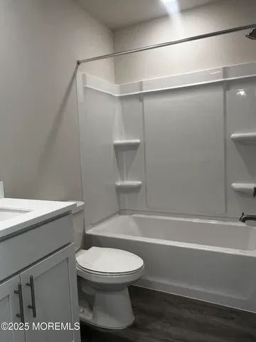 a view of empty room with window