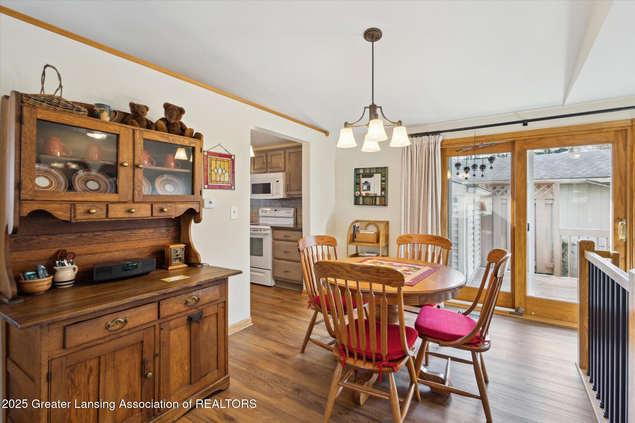 11-3100-Scarborough-Rd-Lansing-MI-48910-