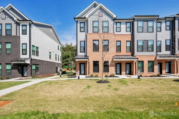 $3,500 | 628 Sadie Circle, New Brunswick, NJ 08901