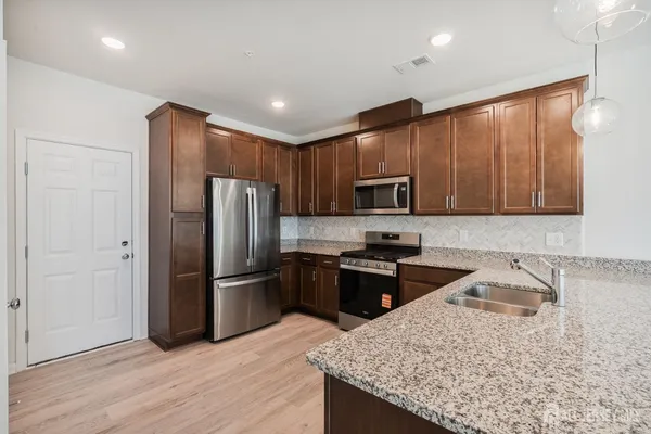 $3,500 | 628 Sadie Circle, New Brunswick, NJ 08901