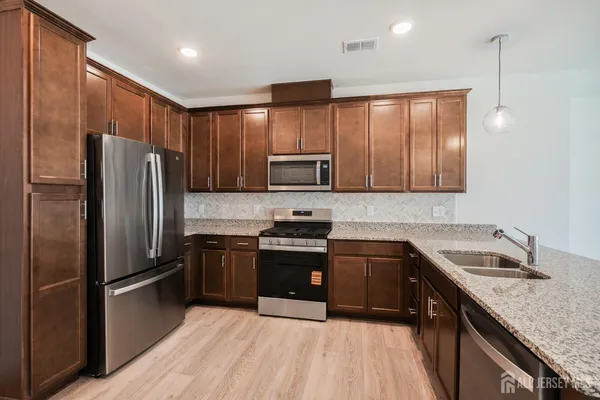 $3,500 | 628 Sadie Circle, New Brunswick, NJ 08901