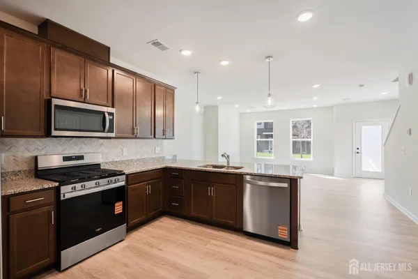 $3,500 | 628 Sadie Circle, New Brunswick, NJ 08901