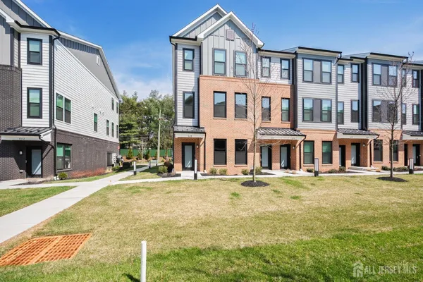 $3,500 | 628 Sadie Circle, New Brunswick, NJ 08901