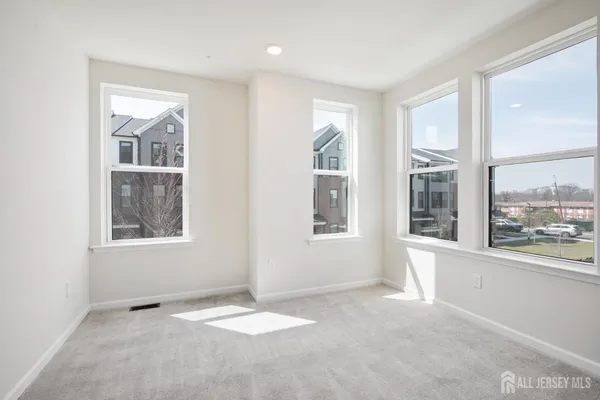 $3,500 | 628 Sadie Circle, New Brunswick, NJ 08901