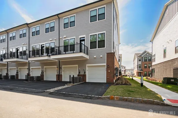 $3,500 | 628 Sadie Circle, New Brunswick, NJ 08901