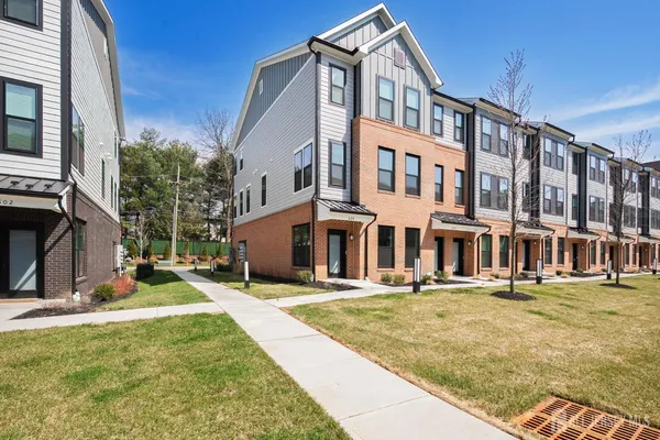 $3,500 | 628 Sadie Circle, New Brunswick, NJ 08901