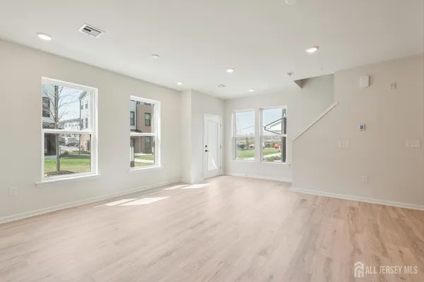 $3,500 | 628 Sadie Circle, New Brunswick, NJ 08901