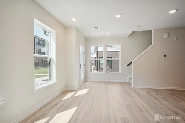 $3,500 | 628 Sadie Circle, New Brunswick, NJ 08901