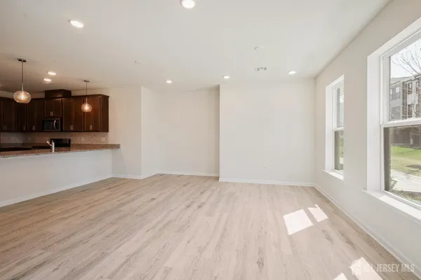 $3,500 | 628 Sadie Circle, New Brunswick, NJ 08901