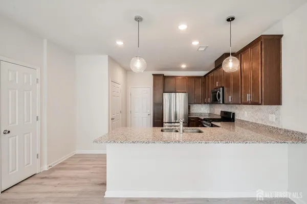 $3,500 | 628 Sadie Circle, New Brunswick, NJ 08901