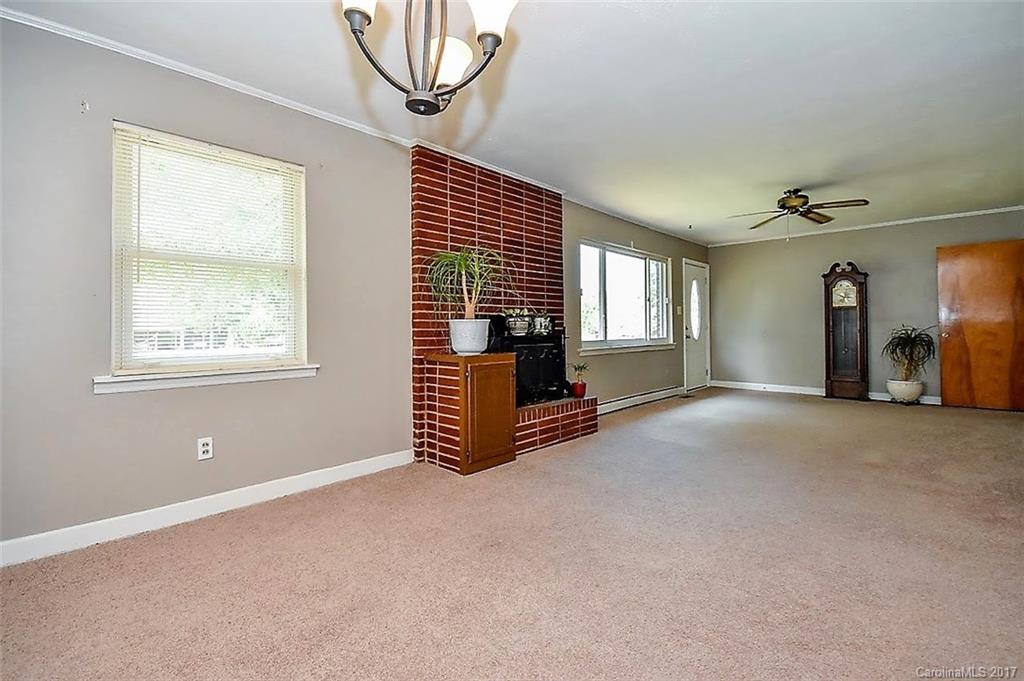 388 Shinnville Road Mooresville, NC 28115 - Photo 4 of 15 a livingroom with furniture and a window