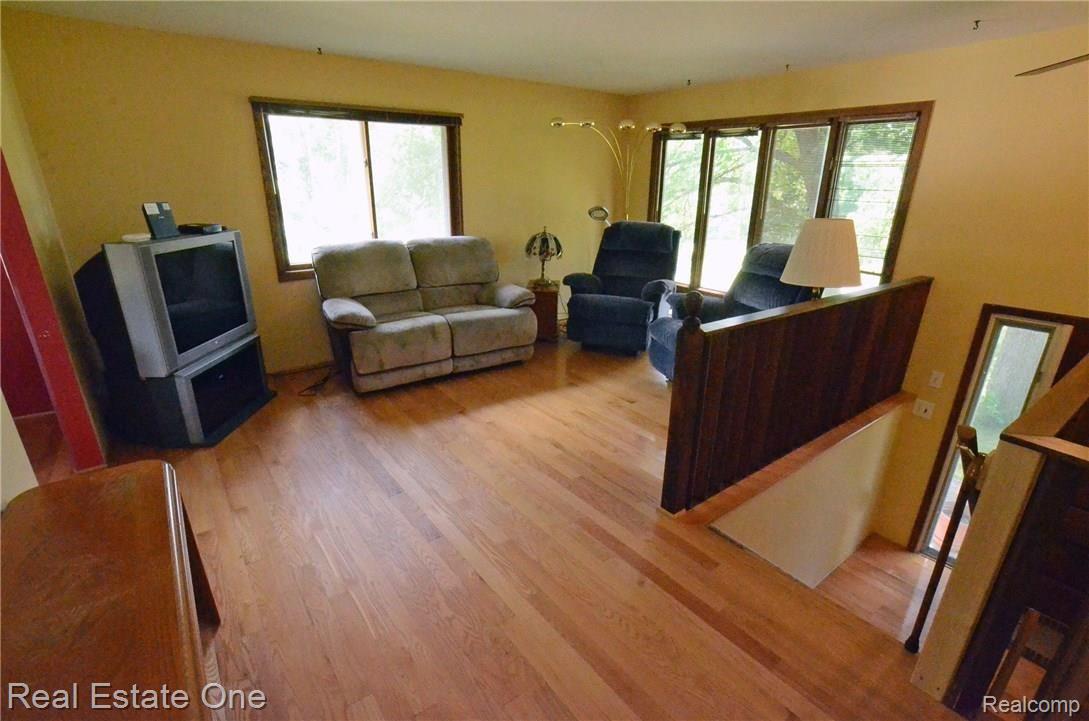 9047 Henderson Road Goodrich, MI 48438 - Photo 5 of 31 Living Room - Main Level
