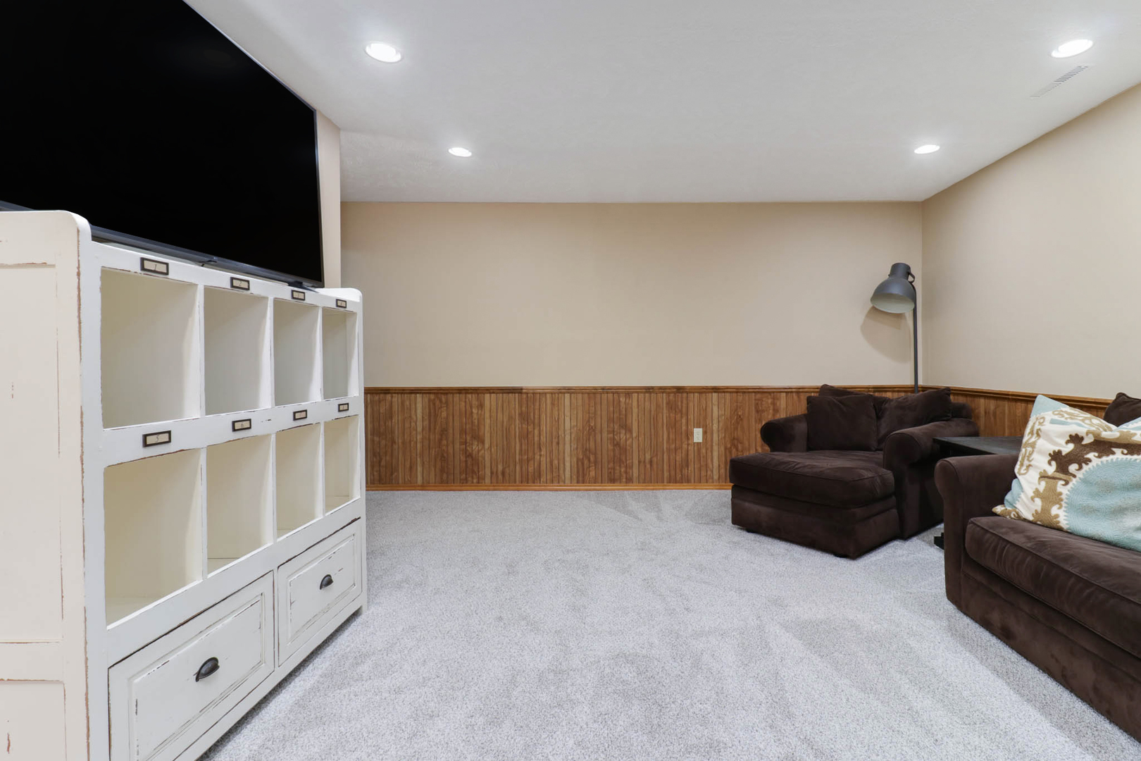 3203 Eagle Crest Road Bloomington, IL 61704 - Photo 33 of 52 a living room with furniture